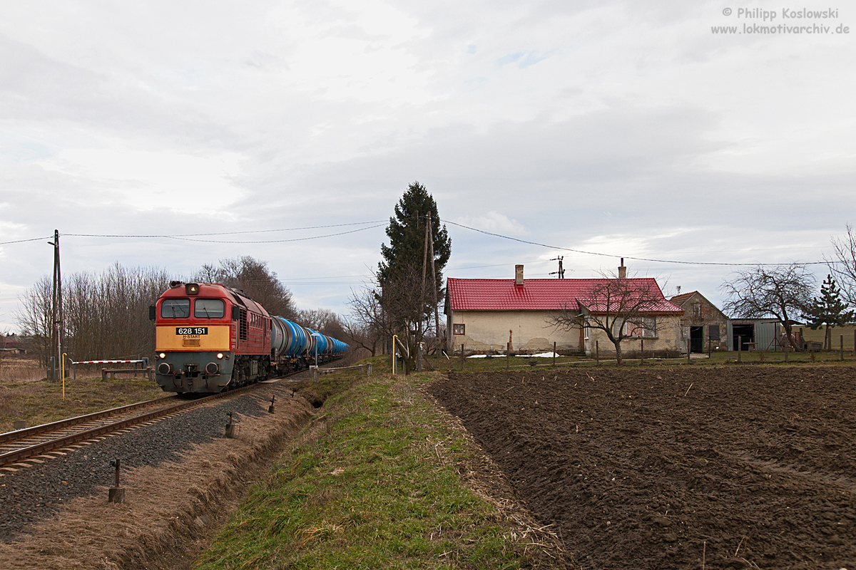 628 151