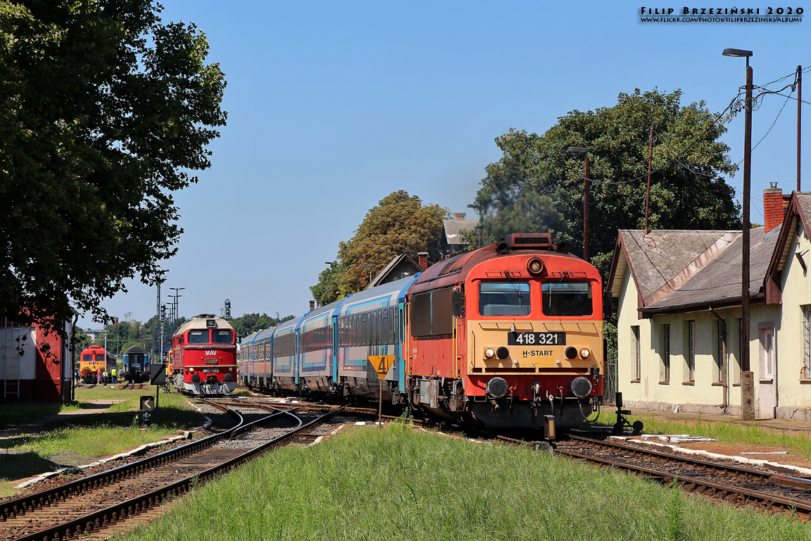 418 321