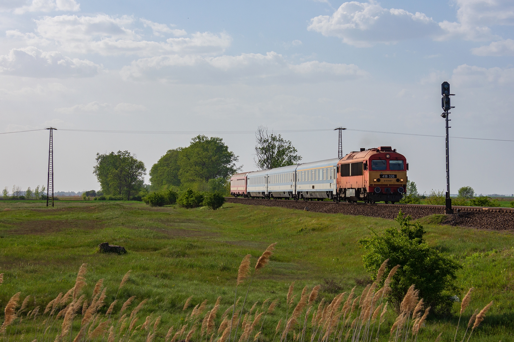 418 326