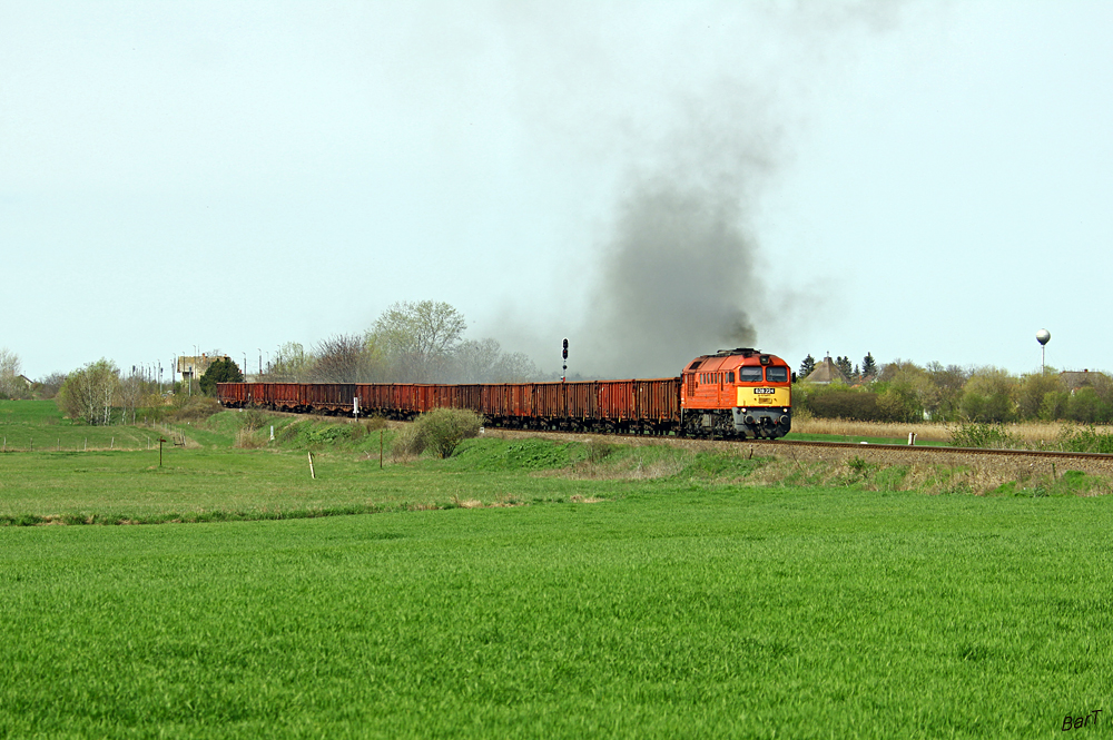 628 224