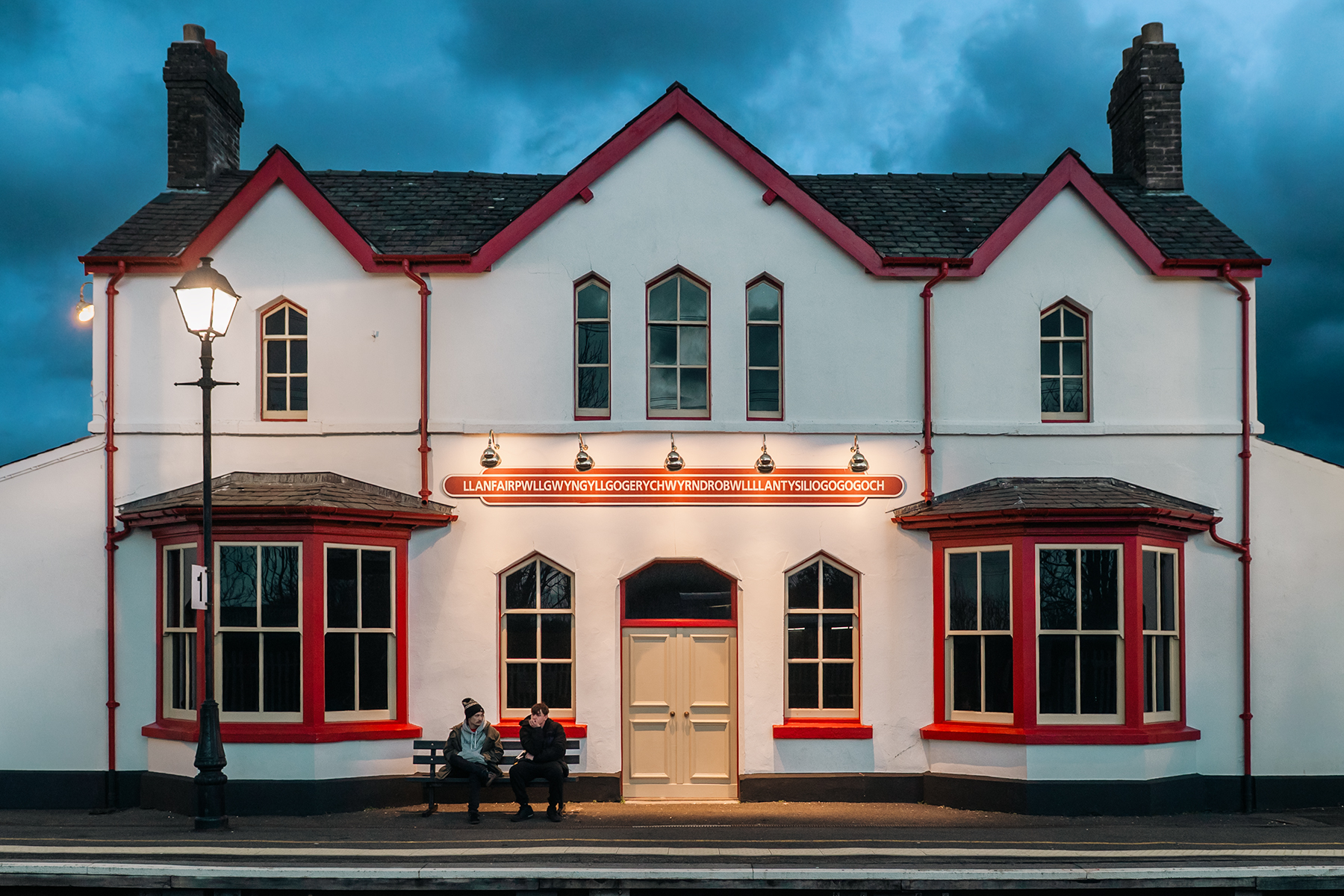 Llanfairpwllgwyngyllgogerychwy... rndrobwllllantysiliogogogoch
