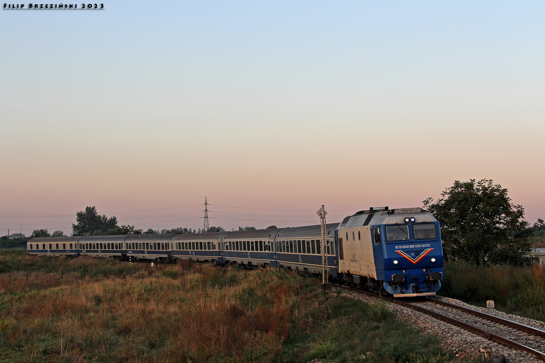 64 0989-5