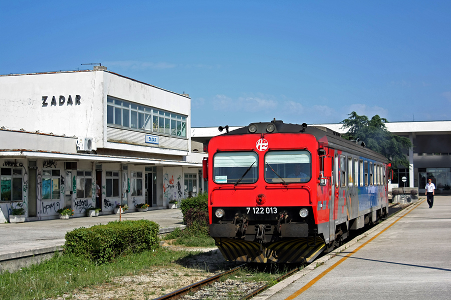 7 122 013