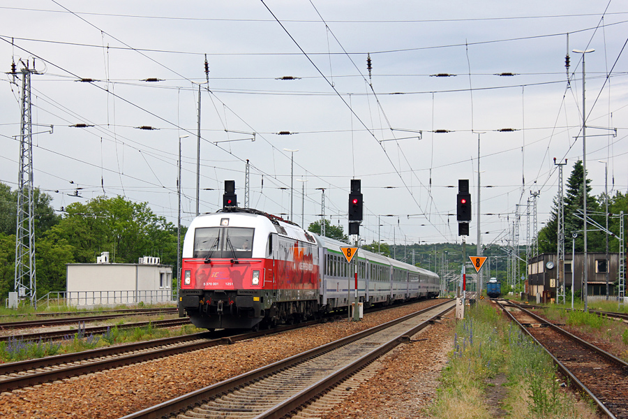 5 370 001