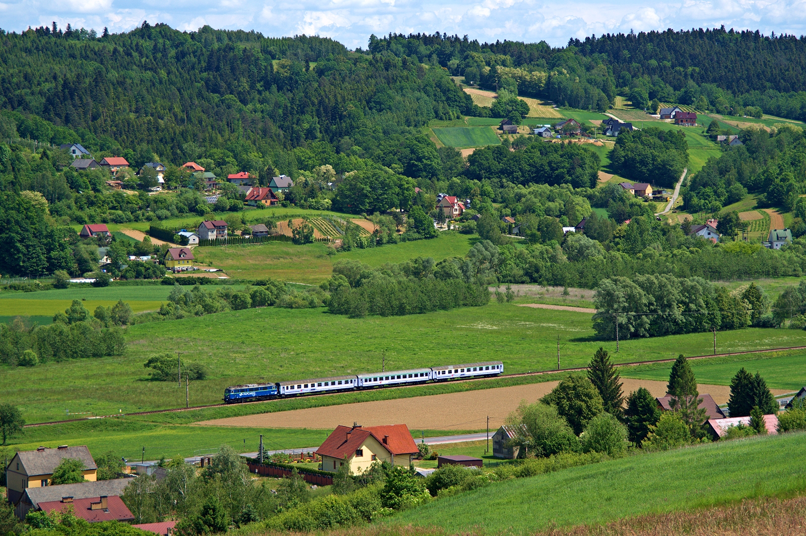 EU07-1528 z Małpą.