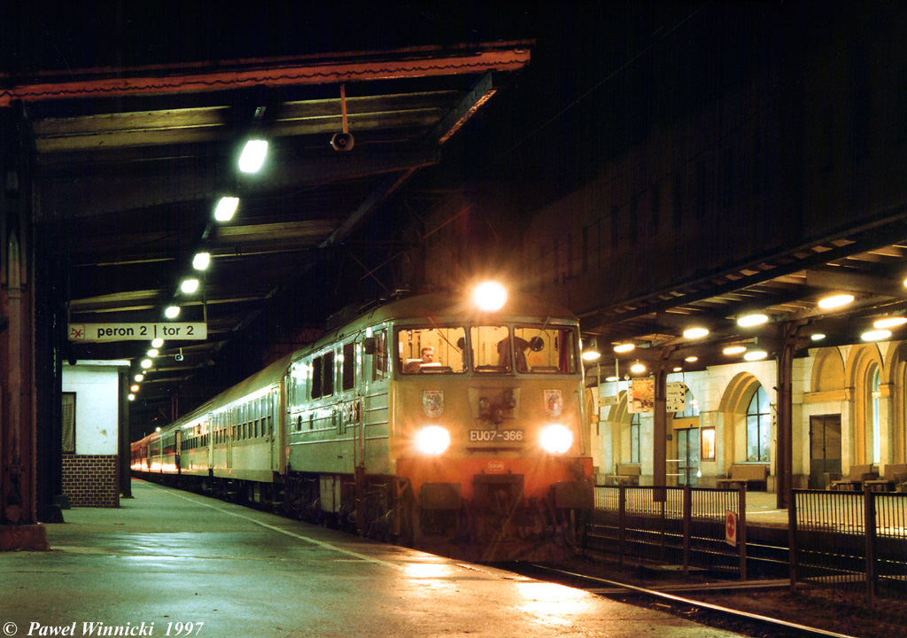 EU07-366 z "Kopernikiem"