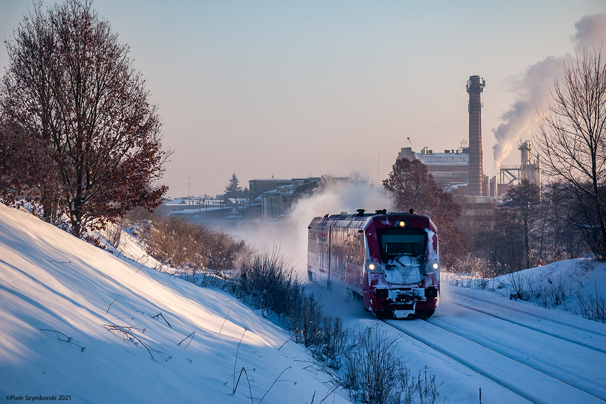 Biało-Bordowy szynobus