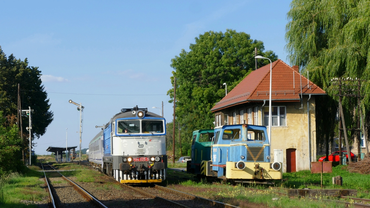 754 025-5
