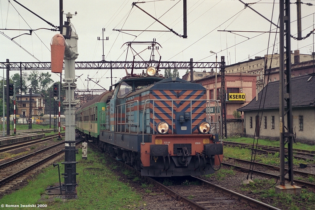 EM10-002