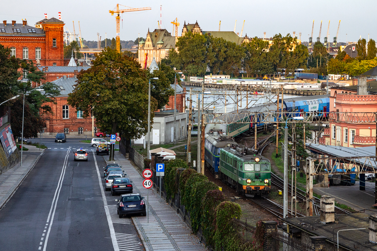 EU06-01 z bykiem i Barbakanem