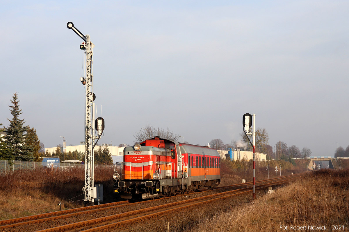 SU42-513 wjeżdża do Trzcianki