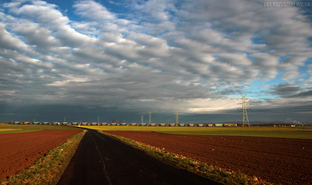 Słońce góruje nad podsudecką.