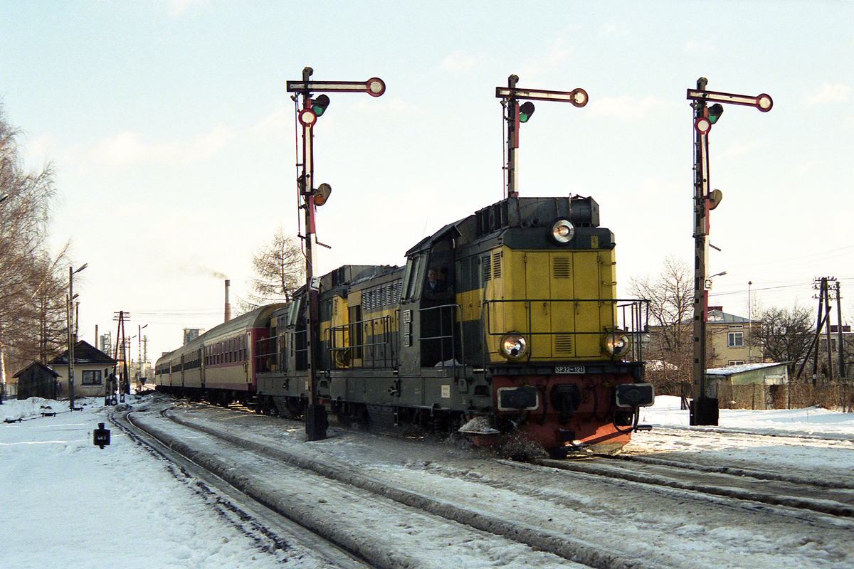 Pospieszny "Bieszczady" na dwóch "zemstach"