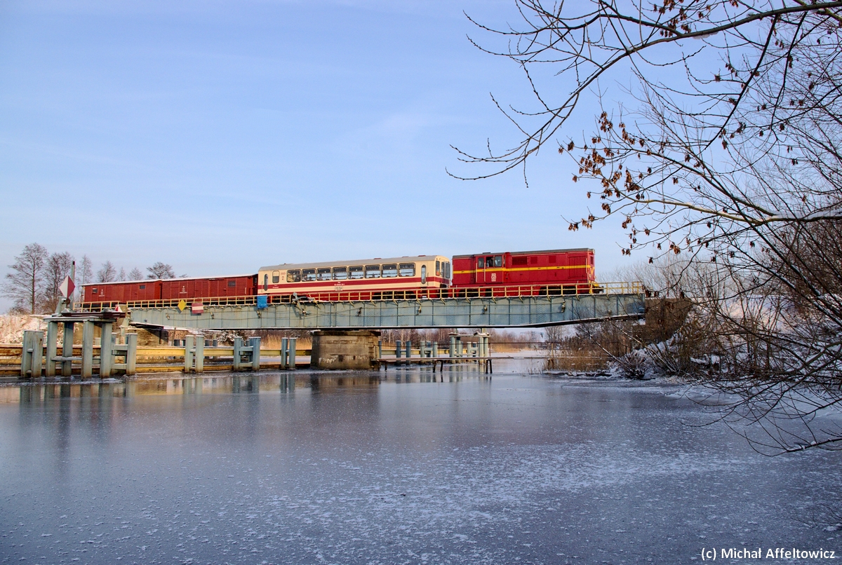 Lxd2-294 nad Szkarpawą