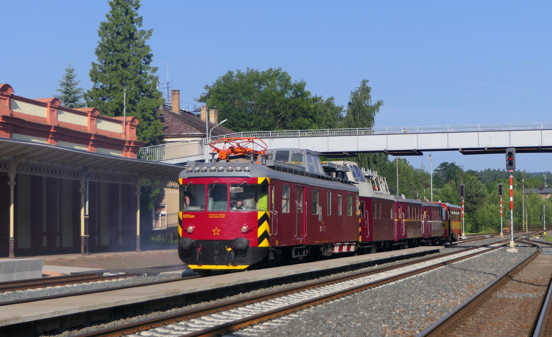 M250 0018 + M131 2053 + M131 1133 + M131 1228 + 810 318-6