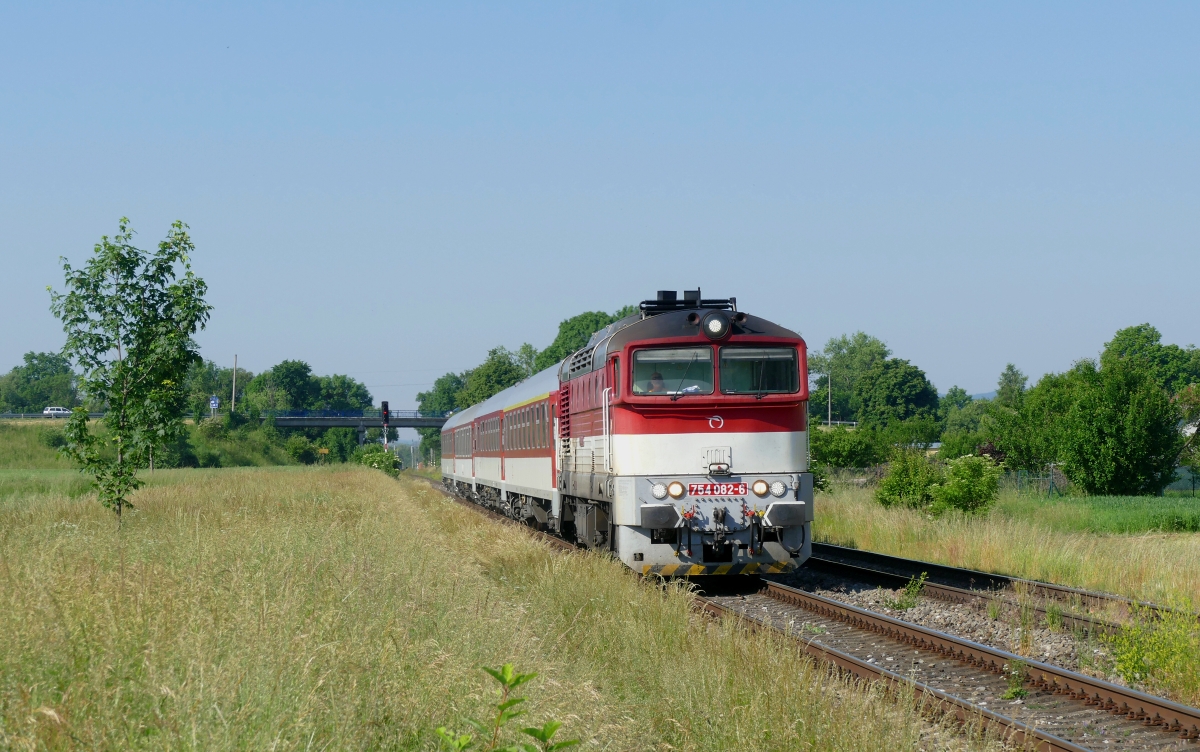 754 082-6
