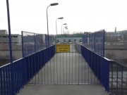 Kładka nieczynna. Najbliższa czynna kładka we Wrocławiu.