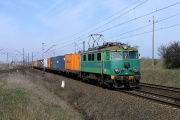 EU07-138 z kontenerami