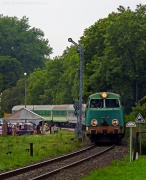 "Przejście przez tory-STRZEŻ SIĘ POCIĘGU!"